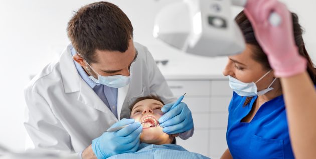 O que é e o que trata a odontologia? | Sugisawa