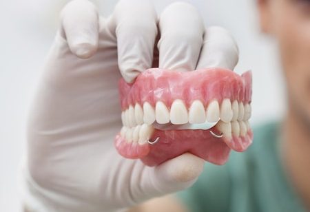 Fique por dentro dos tipos de próteses dentárias e suas diferenças - Blog  Dr João Marcelo Arcoverde | Implantes dentários sem cortes em Natal-RN